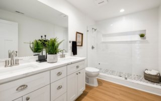 Reformas de Baños Accesibles: Diseño Inclusivo para Todas las Edades